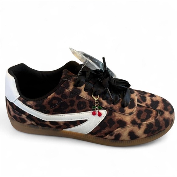 leopard sneakers w/ shoe charms - Picture 3 of 4
